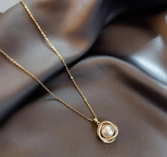 Pearl/Curb Chain Pendant