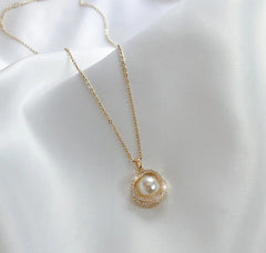 Pearl/Curb Chain Pendant