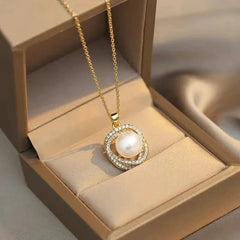 Pearl/Curb Chain Pendant