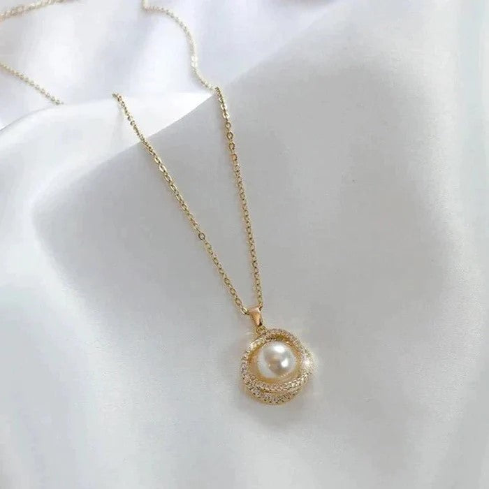 Pearl/Curb Chain Pendant