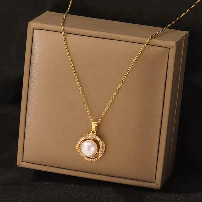 Pearl/Curb Chain Pendant