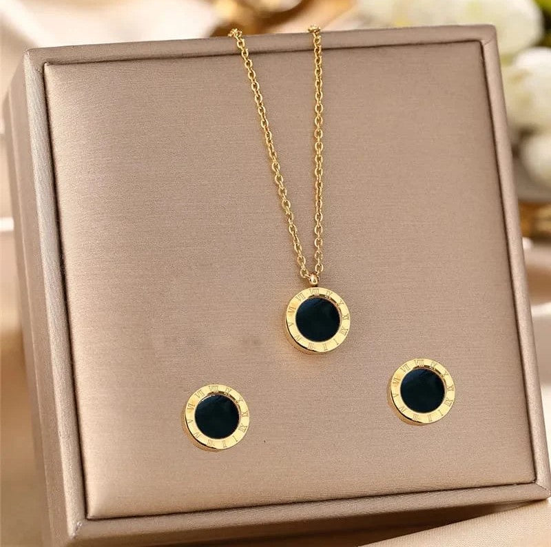Gold Roman Numerals Pendant Set