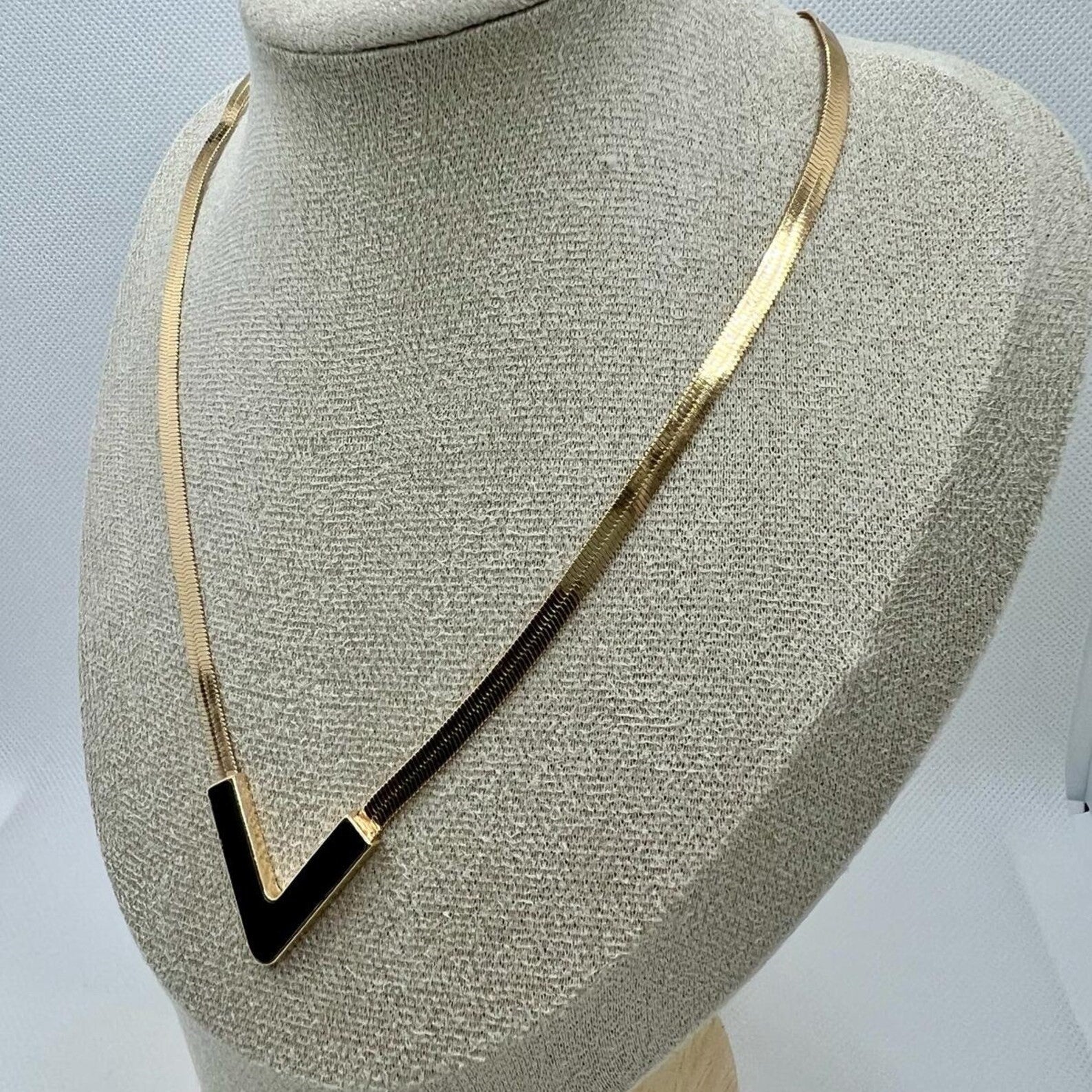 V-Shape Luxury Pendant