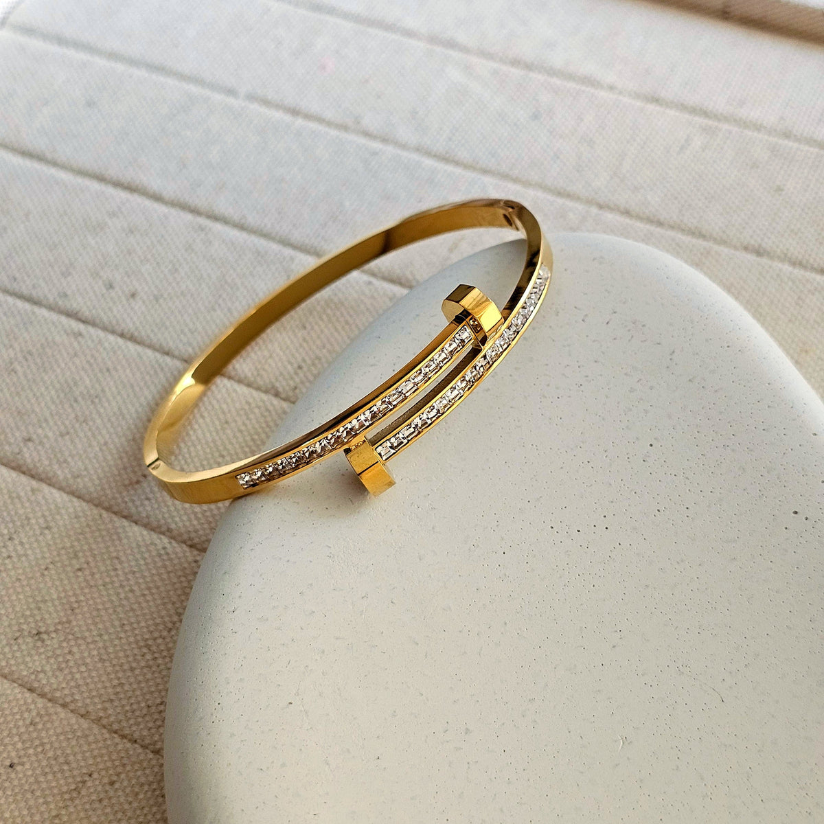 Premium SS Double-Headed Diamond Hand Cuff