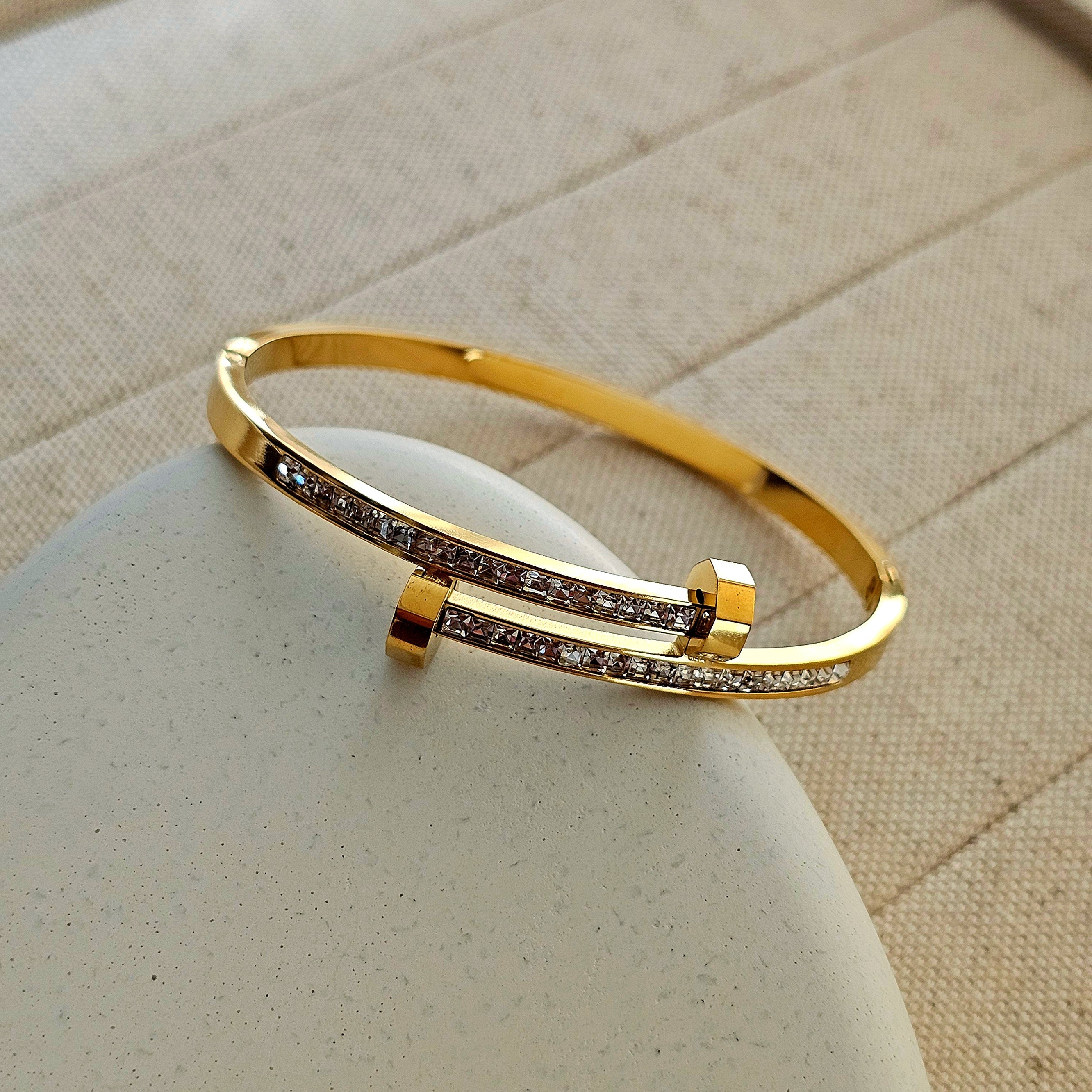 Premium SS Double-Headed Diamond Hand Cuff