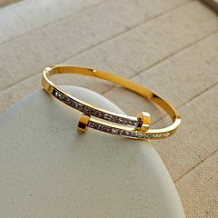 Premium SS Double-Headed Diamond Hand Cuff